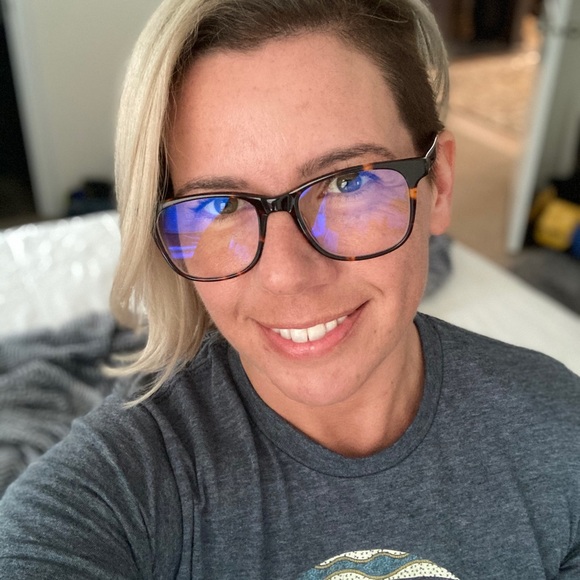 Meet your Posher, Lisa - Picture 1 of 1